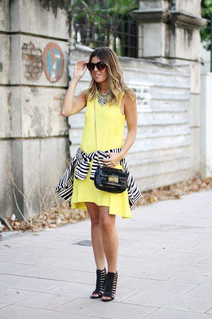  photo yellow-dress-street-style-2_zpsae2b34e4.jpg