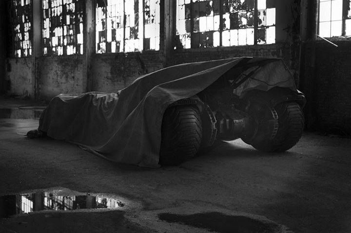 Batman a Batmobil z Man of Steel 2 sa odhaľujú v plnej kráse na prvých obrázkoch!