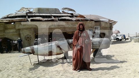 Prvé fotky z natáčania Star Wars VII z Abú Zabí