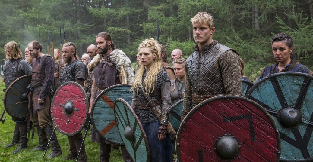 Tretia séria Vikingov sa predviedla v prvých záberoch s mečmi a štítmi