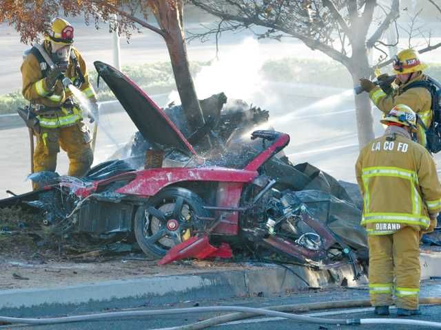 Známy herec Paul Walker tragicky zahynul pri autonehode v Porsche Carrera GT!