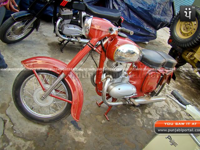 Old Rajdoot Bike