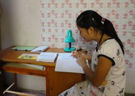 Mẹ làm ôsin nuôi con học ĐH